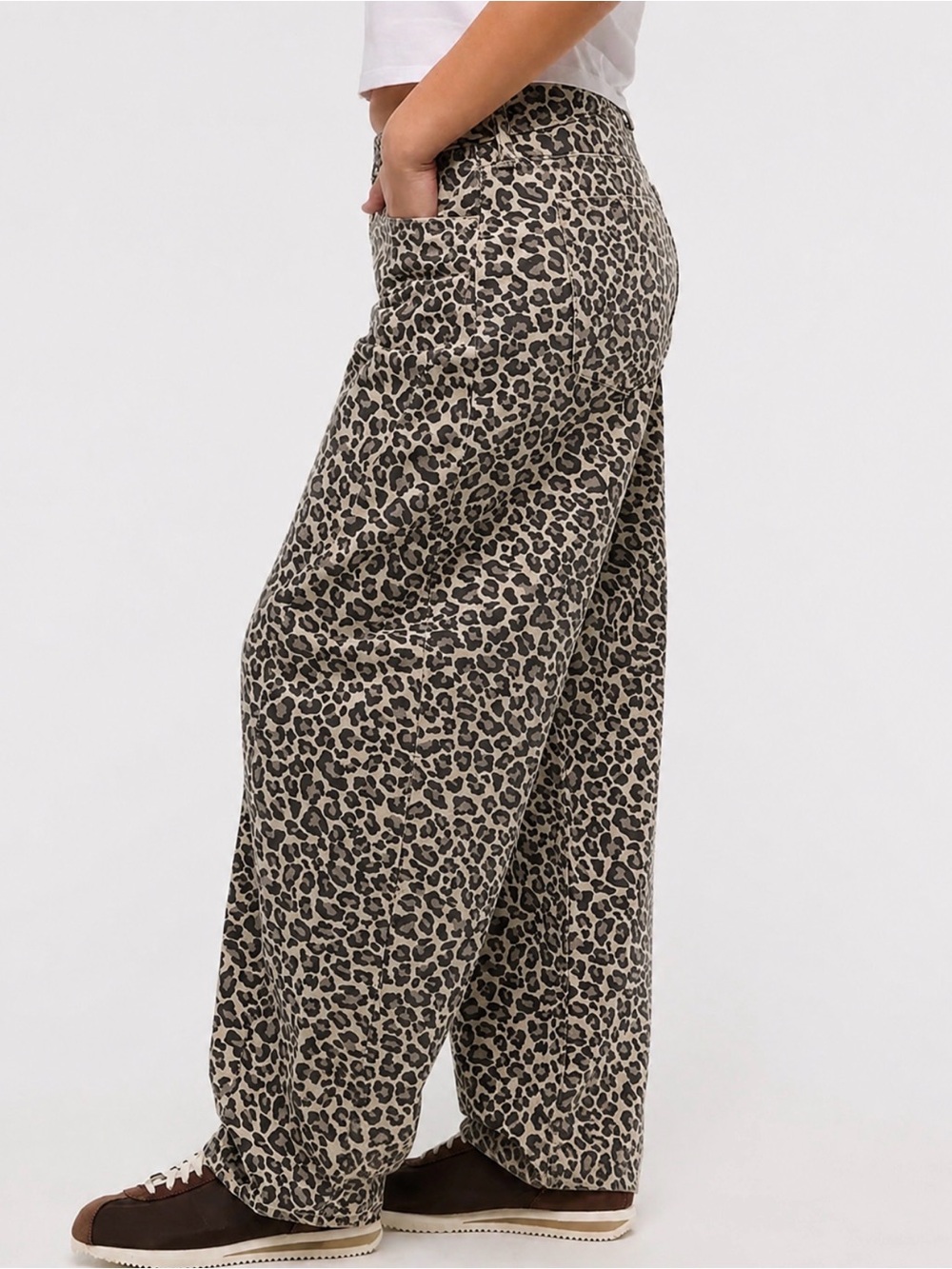 Abercrombie Curve Love Leopard Animal Print Mid-Rise Barrel Jeans Tan 33 NWOT - Picture 4 of 14
